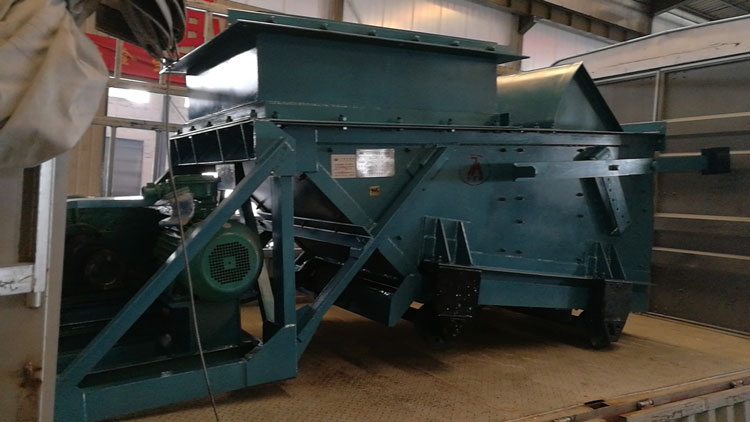 山東礦安機電往復(fù)式給煤機裝車發(fā)貨