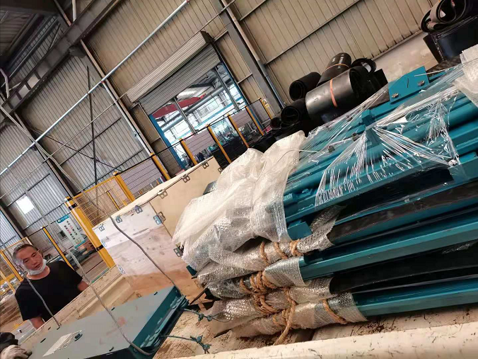 山東礦安一批無壓風(fēng)門及閉鎖裝置裝車發(fā)貨