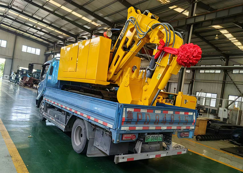 礦安機電生產(chǎn)的液壓挖掘機裝車發(fā)貨