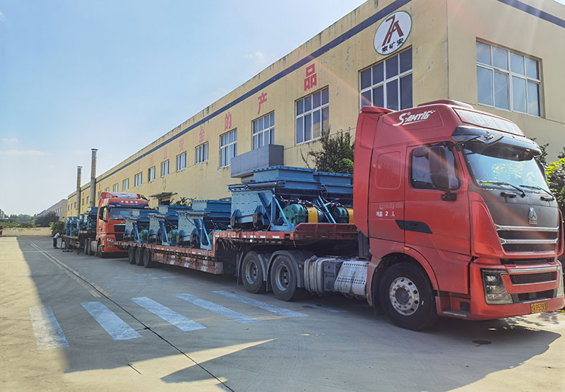 山東礦安機(jī)電18臺往復(fù)式給煤機(jī)裝車發(fā)往山西