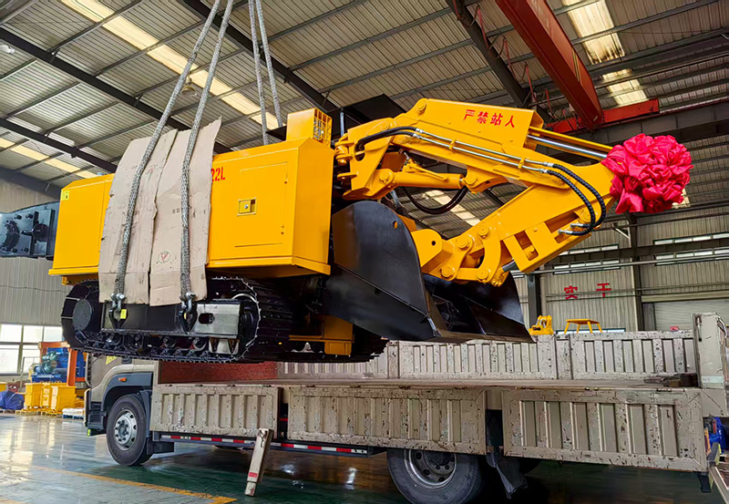 山東礦安機(jī)電自主研發(fā)的礦用扒渣機(jī)成功裝車(chē)發(fā)貨